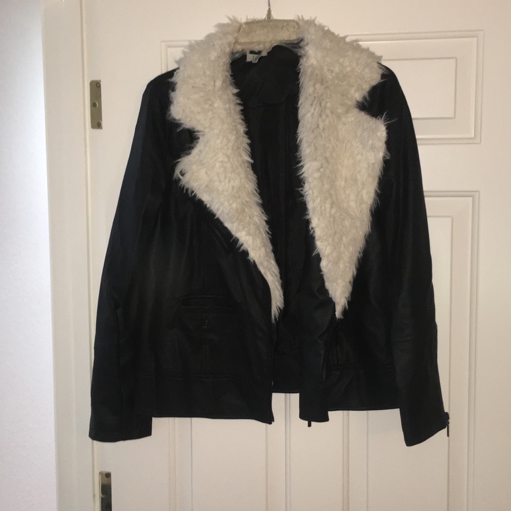 Leather jacket with faux fur collar